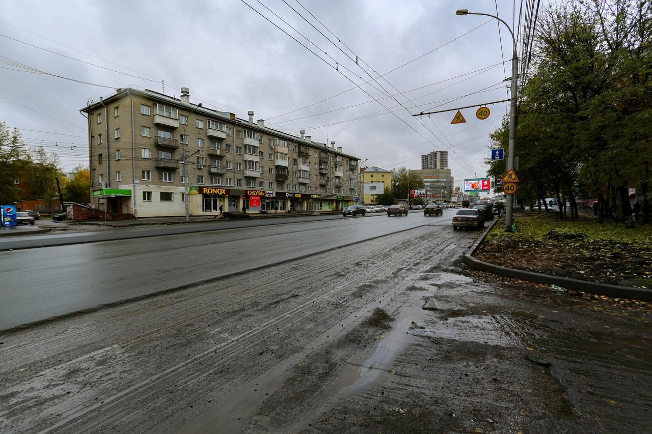 Фото «Заколебали эти пробки 24/7»: водители и пешеходы проклинают перекопанные из-за ремонта улицы Новосибирска 15